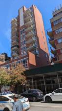 44 Market Street, looking northwest from near Monroe Street. Unseen from this angle, the Manhattan Bridge is immediately behind the building. Note scaffolding to right.