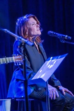 Photo: ROSANNE CASH Lyrics &amp; Lyricists Special Event! IN-PERSON An Evening with Rosanne Cash The multi-Grammy winner performs songs from her lyrical body of work and shares stories from her musical journey. Performance photographed: Thursday, Feb. 3, 2025 at 7:30 PM; Geffen Stage at Kaufmann Concert Hall; 92NY; New York, NY. Photograph: © 2025 Richard Termine PHOTO CREDIT - RICHARD TERMINE/92NY