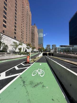 The approach to the soon-to-be permanent 1st Ave. Tunnel bike lane. For years, it’s been instituted as a temporary measure during the U.N. General Assembly, but it will be solidified by popular demand.