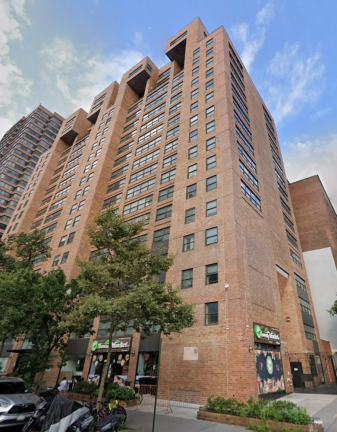 The 97th Street Dorms on 3rd Ave., which used to house Hunter College students, is one of six Manhattan migrant shelters closing in the next two months as part of Eric Adams announced plan to close 25 city-wide. The shut down includes the two argest shelters on Randall’s Island and Floyd Benett Field in Brooklyn.