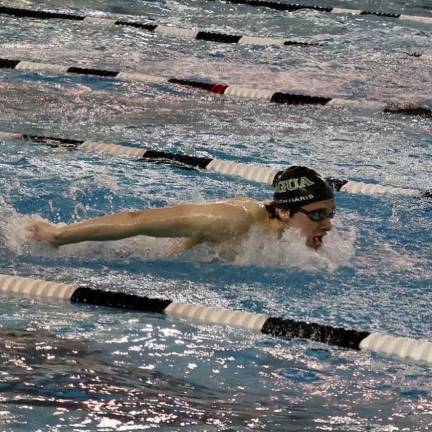 Jagger Stachtiaris swimming butterfly in a race. (Photo: Ethan Yi).