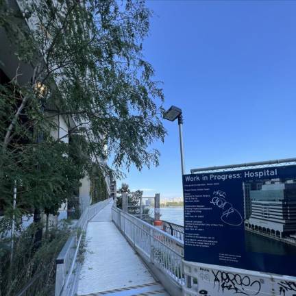 The beginning of the East River Esplanade blockage at around E. 70th St, which ends at around E. 79th St. The cause is a HSS tower project, which may or may not be completed next year.