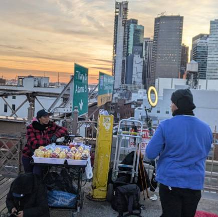 Dozens of Illegal Vendors— &amp; One Giant Ape—Reclaim Brooklyn Bridge from City