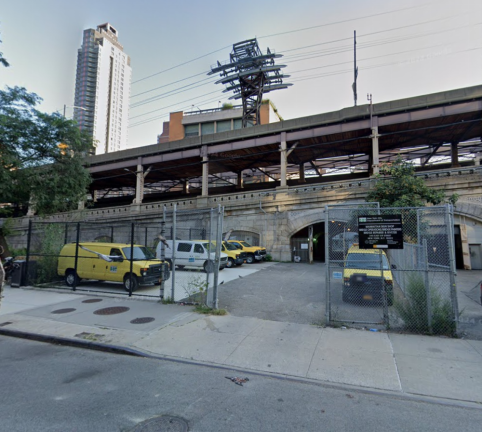 A DOT equipment depo next to Honey Locust Park, which sits under the Ed Koch Queensboro Bridge. Locals want to replace the depot with expanded park space.