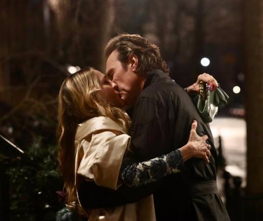 Sarah Jessica Parker caught kissing John Corbett on 'And Just Like