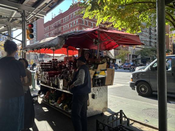 The cart was operating seemingly normally less than a week after The Department of Sanitation confiscated the produce on Oct. 20.