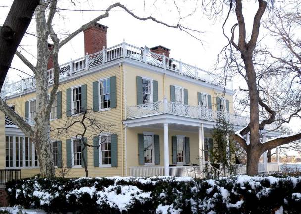 A 20 year-old Upper East Side resident allegedly broke into Gracie Mansion in the wee hours of Jan. 1 and stole an ornament from a drawer, cops say.