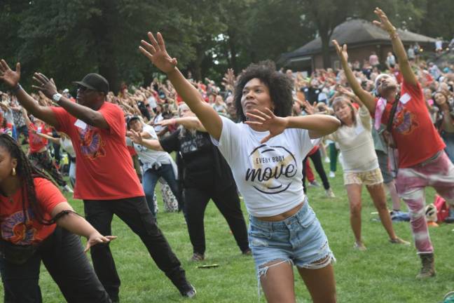 ”Hell’s Kitchen” dance captain Chloe Davis led the group as they danced choreography adapted from the Broadway musical.