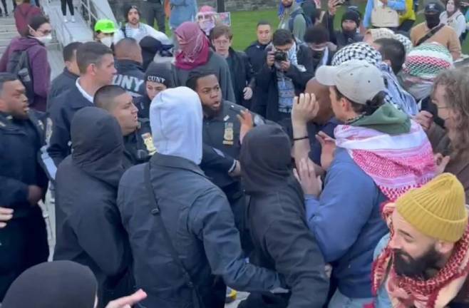 CUNY police officers scuffle with pro-Palestinian protesters at City College, April 25, 2024. Photo: Gabriel Poblete/THE CITY