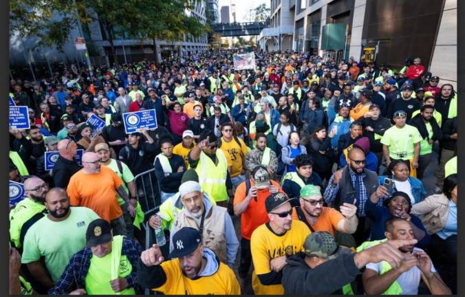 Several thousand union workers turned out on Oct. 23 to support a bid by Related to build a $12 casino and hotel complex on Hudson Yards which union leaders say will generate thousands of constuction jobs. Friends of the High Line are against it however.