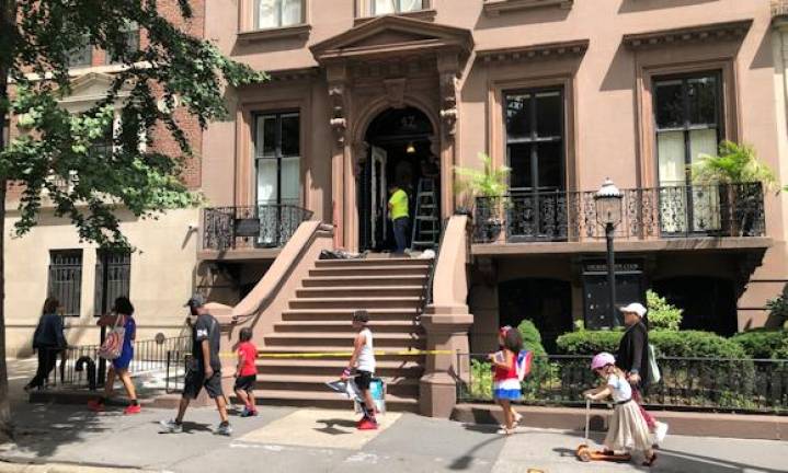 <b>The Salmagundi Club gets a little facelift on a sunny Sunday afternoon.</b>