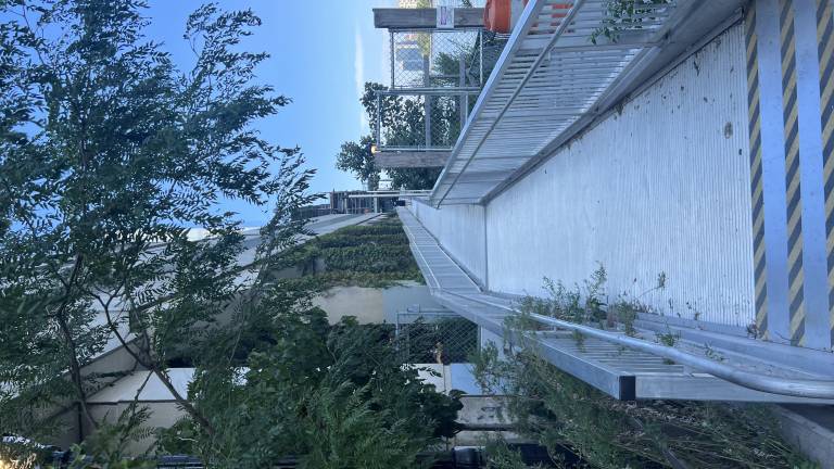 A lengthy stretch of the East River Esplanade is still closed (pictured above) due to a hospital expansion, and now locals are signing a petition to demand changes.